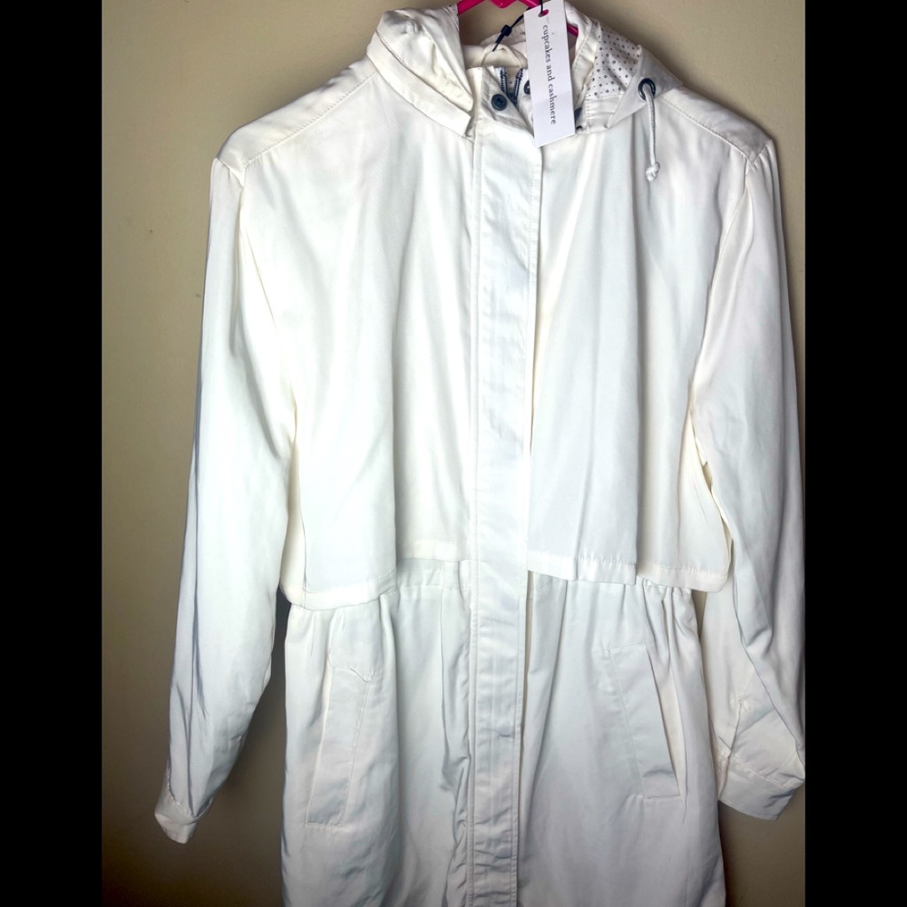Cupcakes in Cashmere cream Womem’s jacket Sz M Hooded